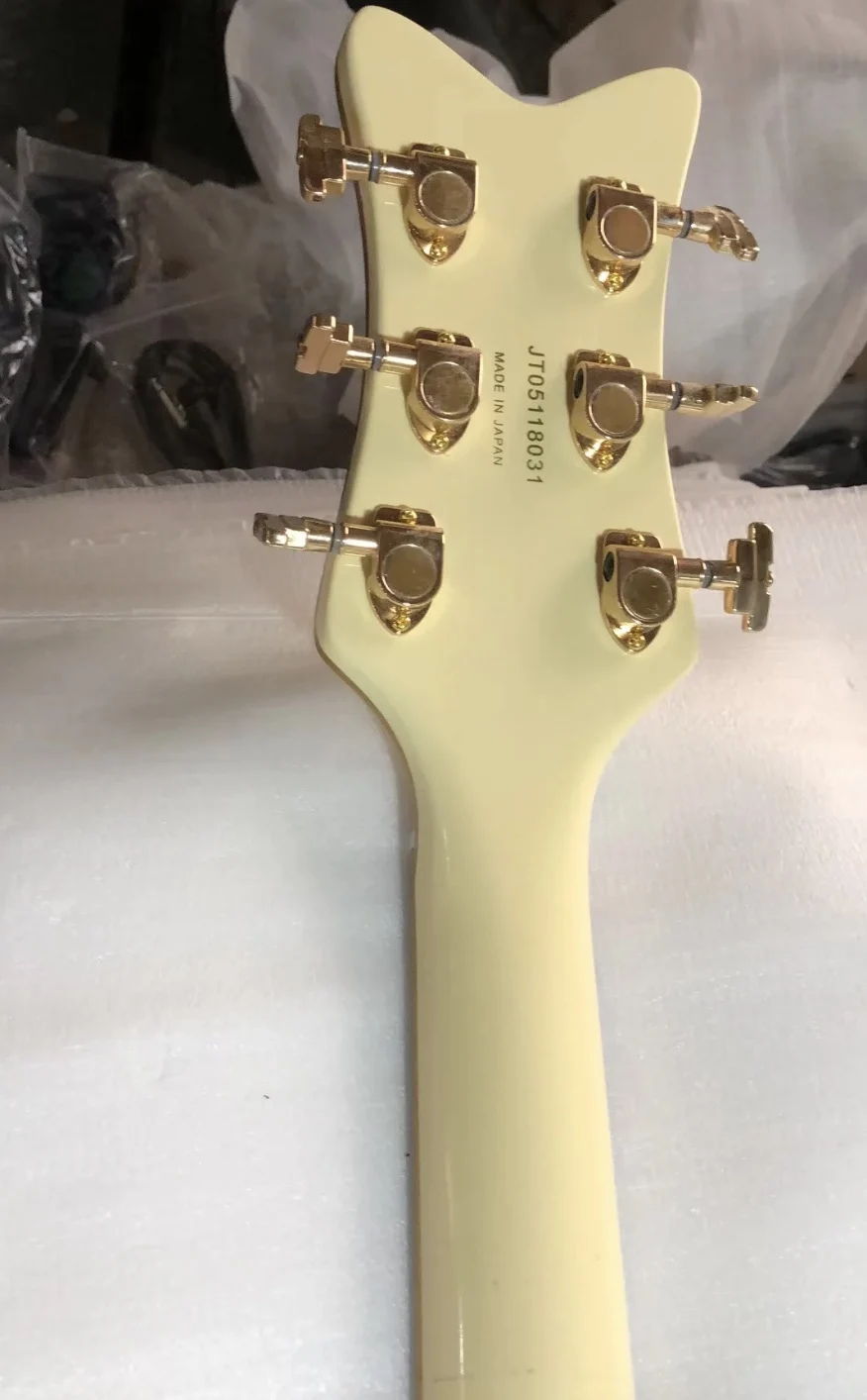 Custom Grets Style Electric Guitar in Cream White and Finish Glossing