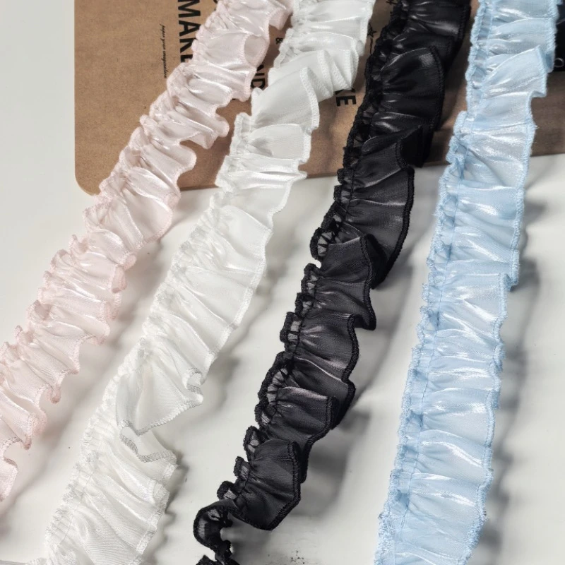 

Перламутровое атласное плиссированное кружевное платье-подушка в стиле Лолиты с манжетами и рюшами на краях. Плиссированный аксессуар с краями листьев лотоса.