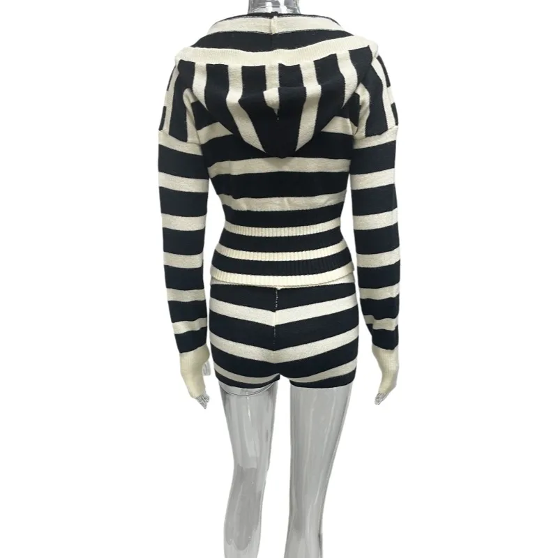 FAGADOER Fashion Stripe Patchwork 2 Pieces Set for Woman Outfits Deep V-neck Long Sleeves Crop Top and Shorts Female Streetwear