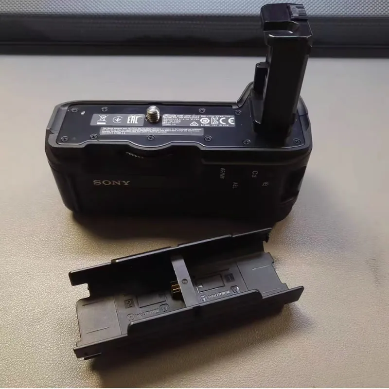 Used Original VG-C2EM Vertical Grip for Sony a7M2 a7R2 a7RM2 a7SM2 a7S2 Battery Grip