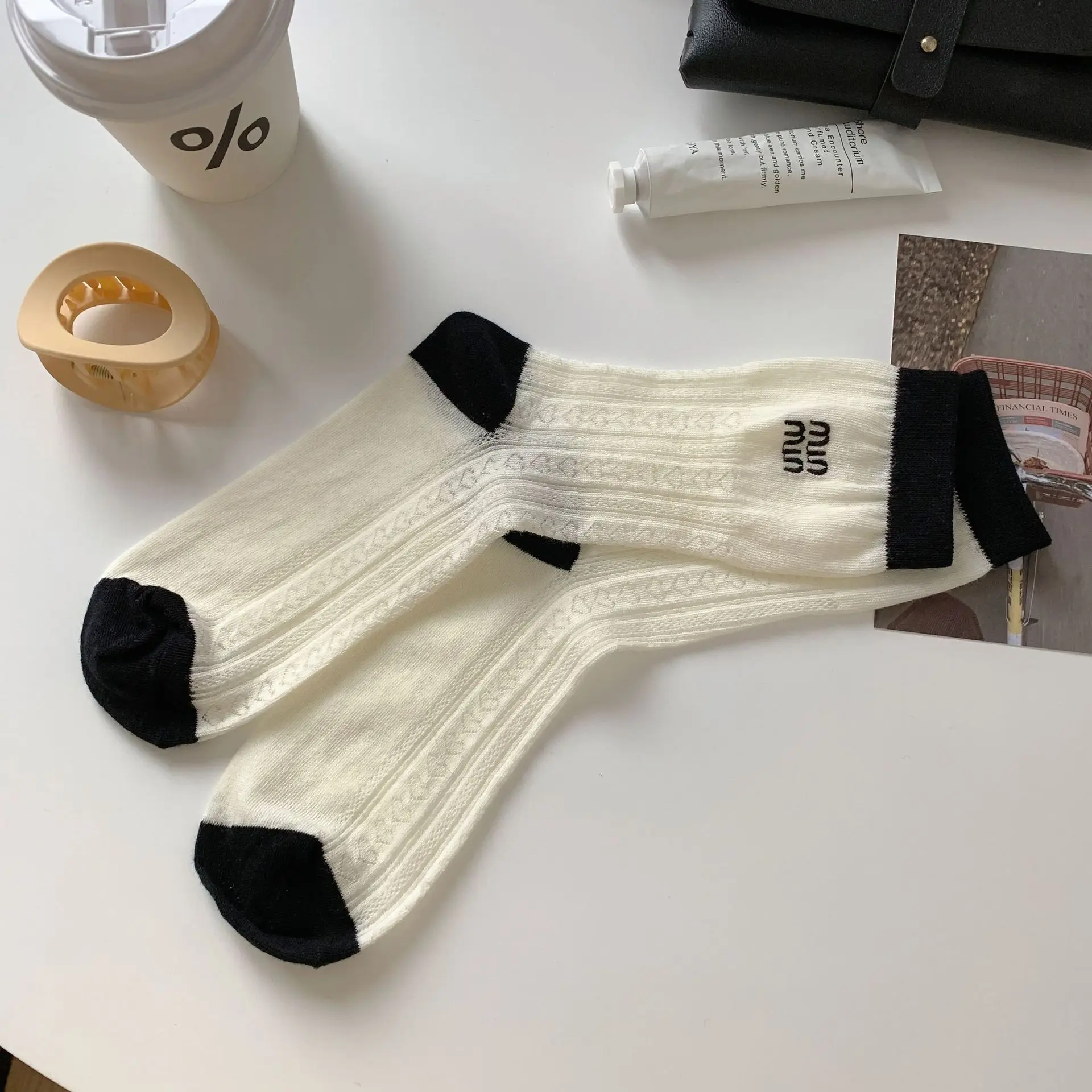 Trendy Spring/Summer Thin Cusual Mid Length Socks for Women Japanese Black and White Contrasting College Cotton Socks