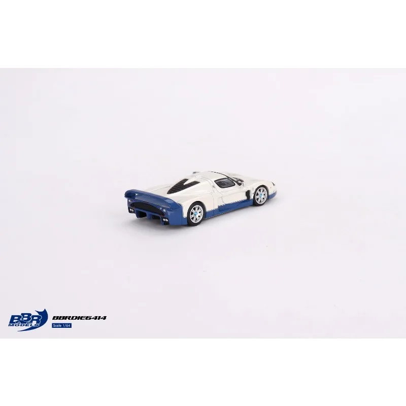 1:64 maserati mc12 Simulations modell aus weißer Druckguss legierung, Kinder sammlung von dekorativem Spielzeug, Weihnachts geschenke für Freunde.