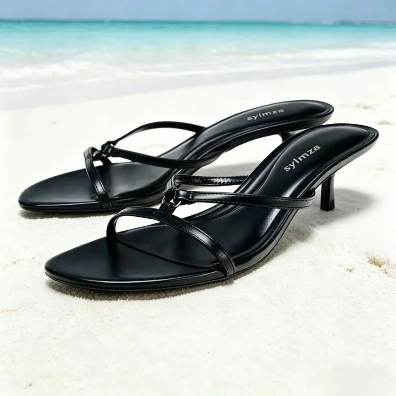 Unique Metal-decorated Kitten Heel Slippers Women Fashion Narrow-band Design Slide Sandals Summer Sexy Clip Toe Beach Flip-flops