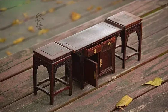 أثاث مصغر شاشة كلاسيكية صينية مطلية بشاشة دراما من الخشب الصلب وكرسي طاولة نهاية وخزانة ملحقات بيت الدمية