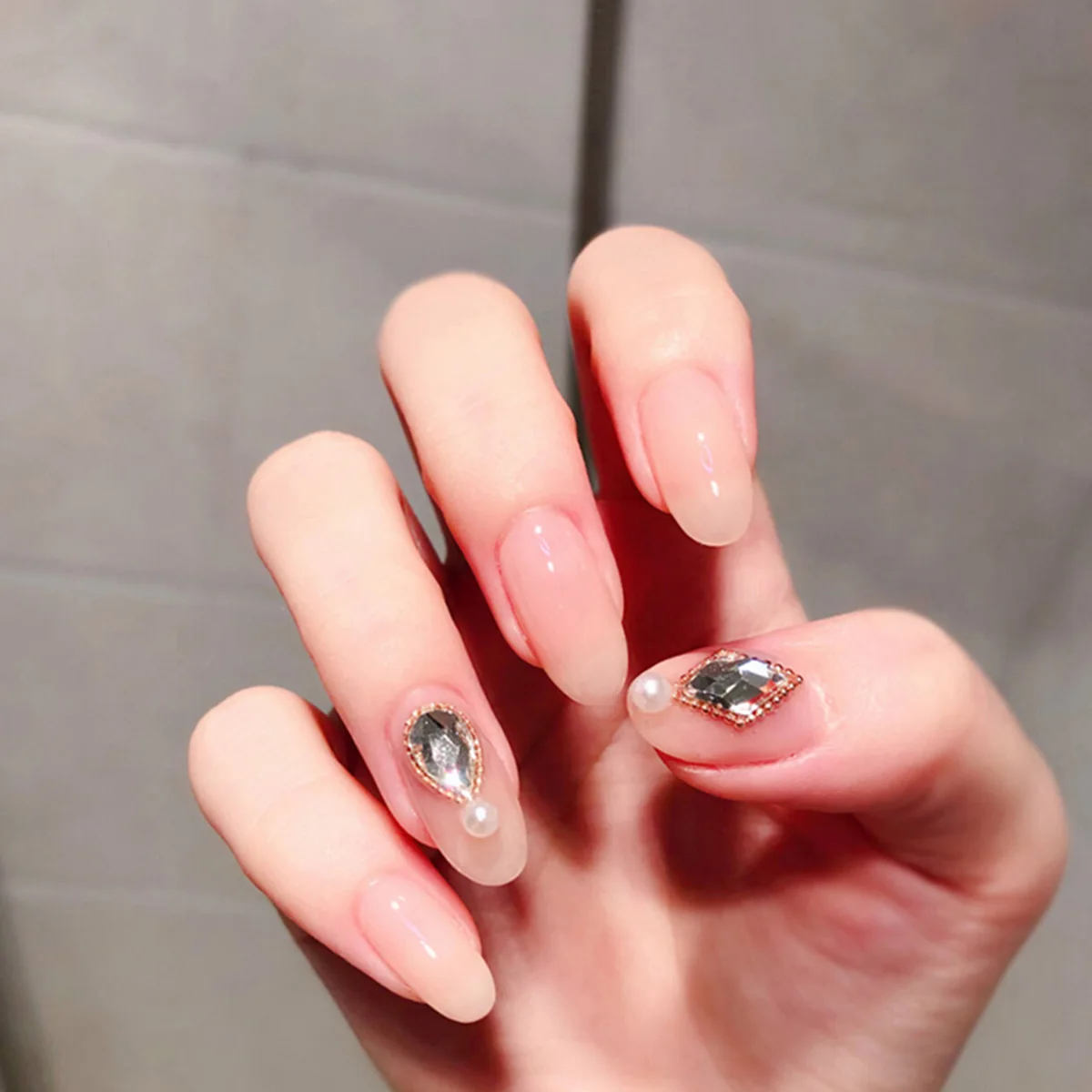 

5Pcs Uv Nail Gel Kit Natural Material Safe Formula Fast Drying Glossy Finish Nail Tips Gel for At-Home Manicure Art No Skill