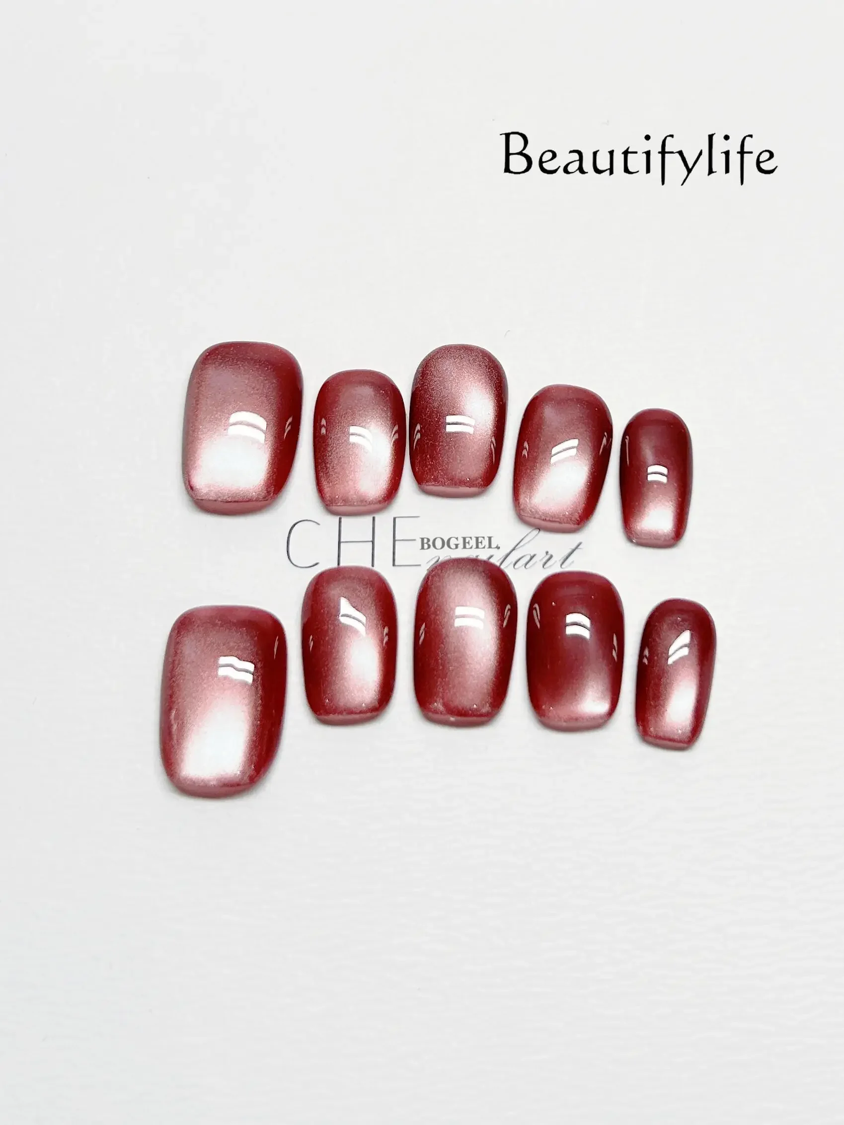 

Solid color cat's eye manicure shows whiteness, high-end sense, versatile, handmade wearing armor