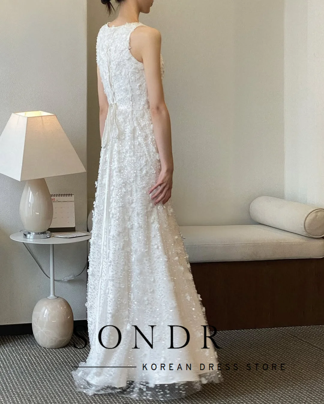 Sondr 高級女性パーティードレス 結婚式用 カスタマイズされた韓国 O ネック ノースリーブ ウェディングドレス フロアレングス ブライダル写真撮影