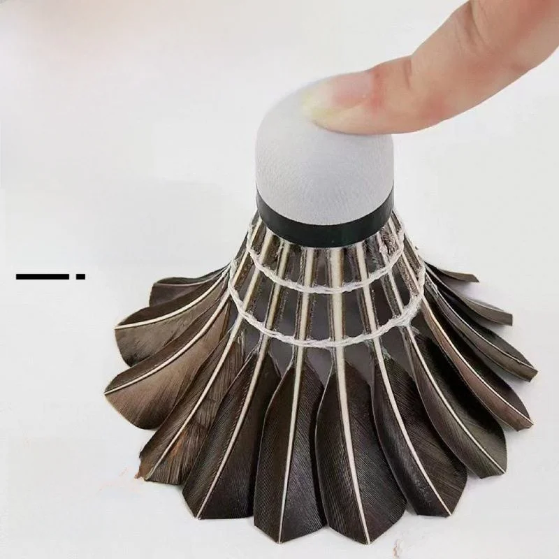 

Прочный черный воланчик для бадминтона из гусиных перьев для тренировок и соревнований, стабильный полет, устойчивый к износу, для использования в помещении и на улице.