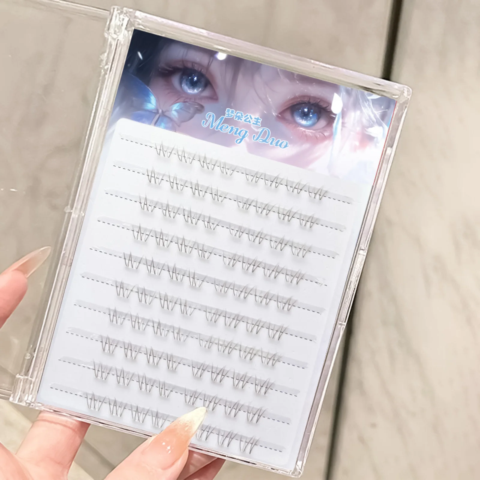 ขนตาปลอมสีน้ำตาลแบบต่อขนตา ก้านใส งอนธรรมชาติ แบ่งเป็นช่อ ใช้ได้ทุกวัน ขนตาล่างสำหรับผู้หญิงแต่งหน้า