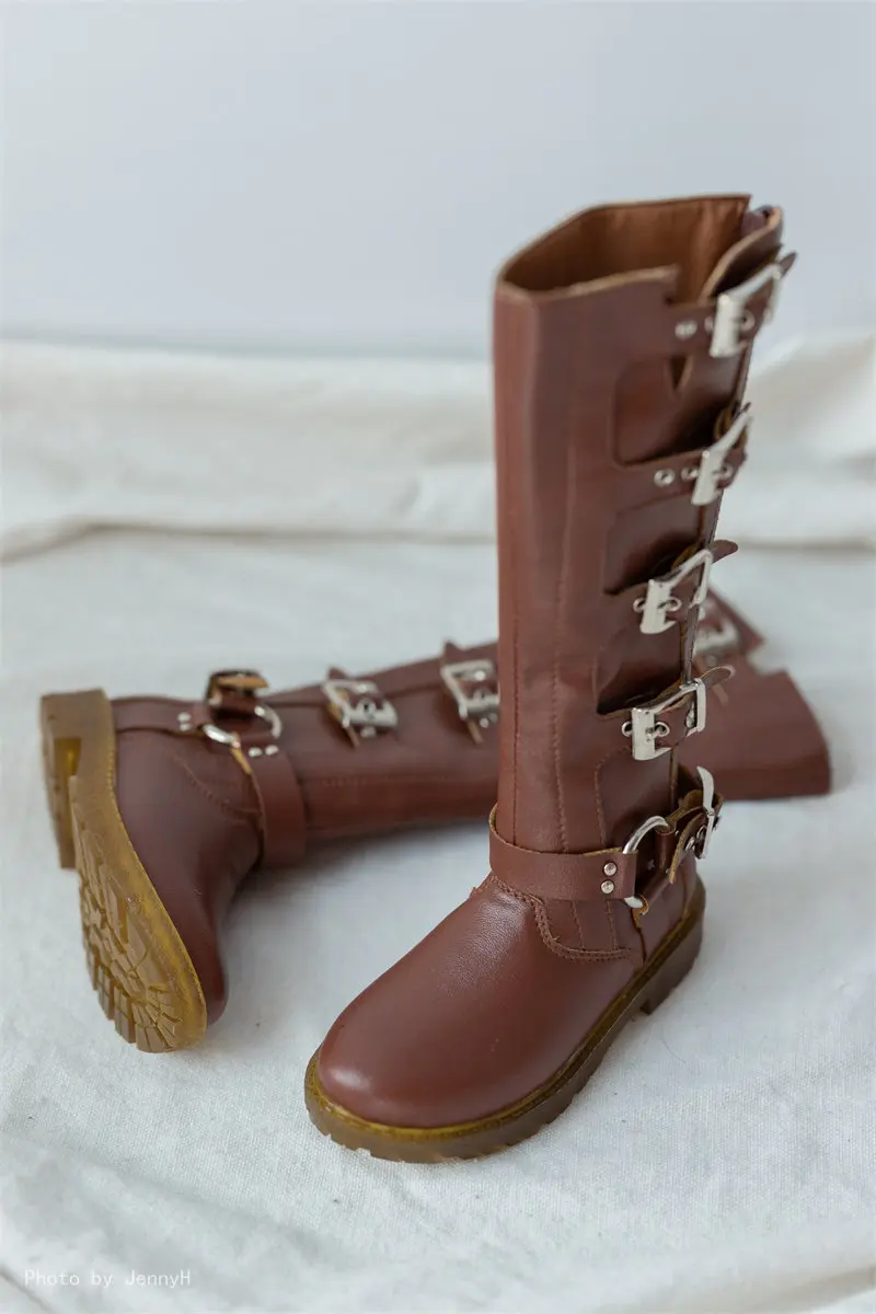 

Обувь для кукол BJD/SD, модель ID75: Элегантные, стильные, с круглым носком, на мягкой подошве, кожаные, с несколькими пуговицами, высокие сапоги до колена для мальчиков, аксессуары для кукол.