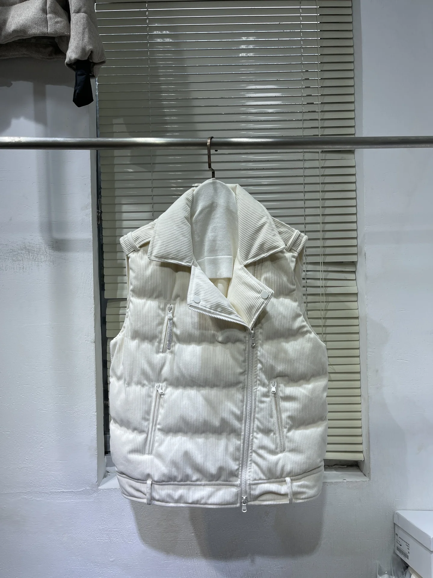 

Women's Corduroy Down Jacket, Lapel, Diagonal Zipper, Stitching Wool, Sleeveless Vest, High Quality, Fashion, Autumn, Winter