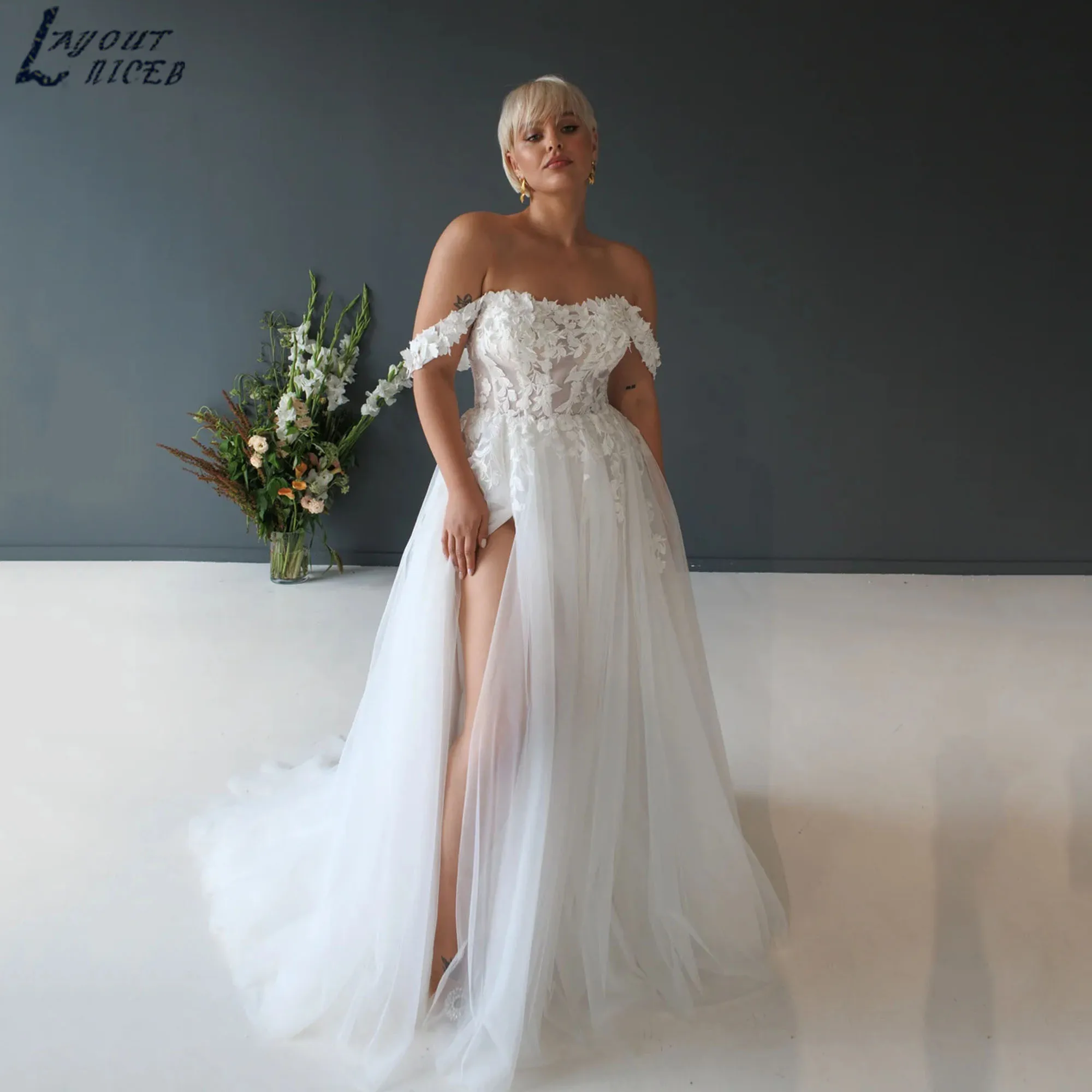 

Plus size Wedding Dress Off Shoulder A-line Side Slit Backless Bridal Gown Strapless Lace Appliques vestidos de novia Customized
