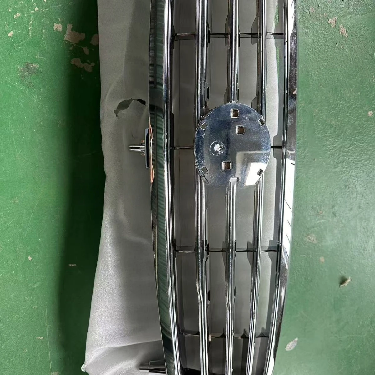 Ssangyong Leicester W original imported new accessories front bumper middle net 7947008D11