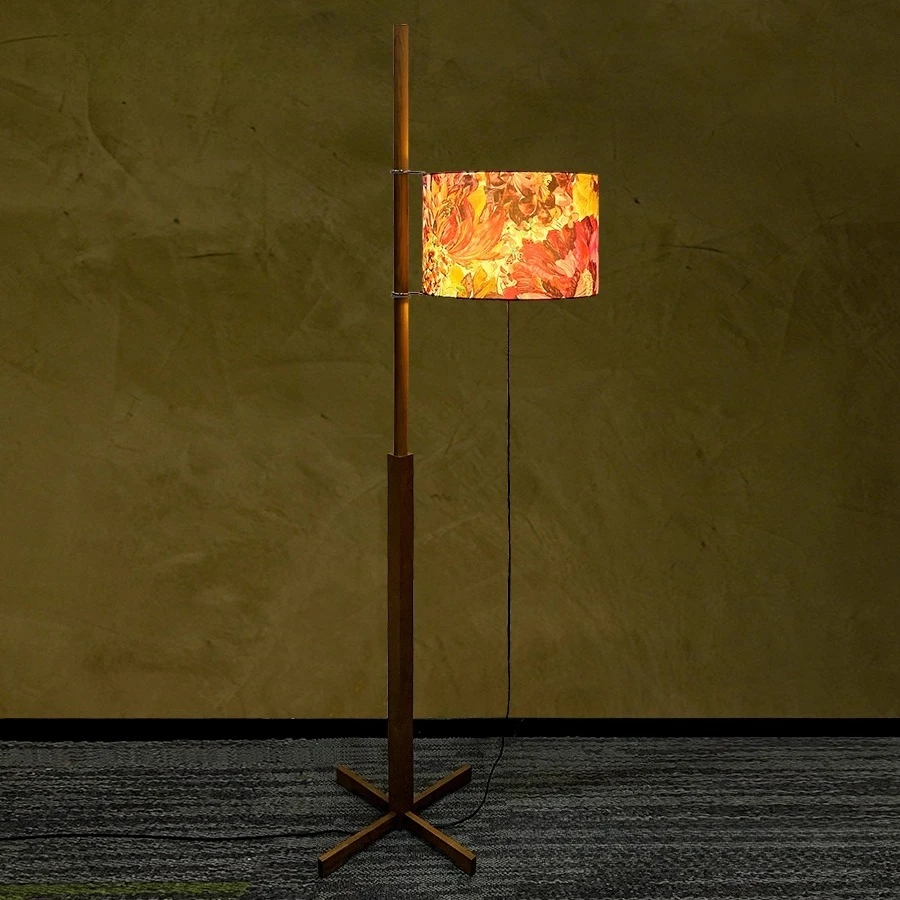 مصباح أرضي من الخشب الصلب على الطراز الفرنسي العتيق من قماش الحرية لجانب الأريكة، ضوء محيط لغرفة المعيشة الحديثة في منتصف القرن #2