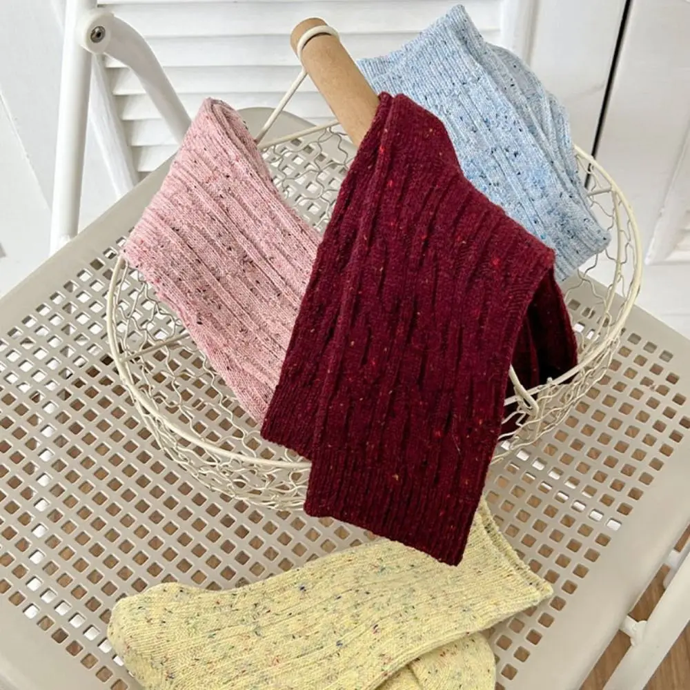 جوارب صوف نسائية سميكة غير رسمية مريحة ودافئة وبسيطة جوارب شتوية مخططة جوارب دائرية لموسم الخريف