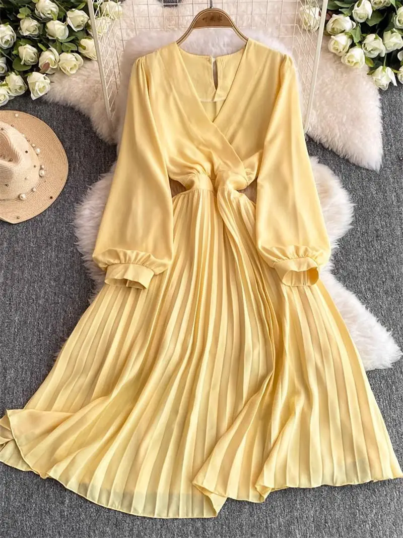 

Light Mature Style Retro Temperament Elegant Long Dress 2024 Autumn Lantern Long Sleeve V-Neck Slim A-Line Pleated Dress k2491