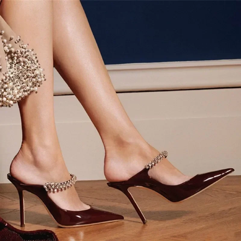Zapatos de tacón alto para mujer, zapatillas puntiagudas de charol con diamantes de imitación, moda europea y americana, 2024