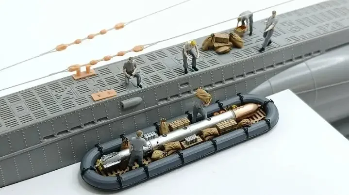 YZM Model YZ-011 1/144 UBOAT VIIC sea supply rubber boat supply scenario