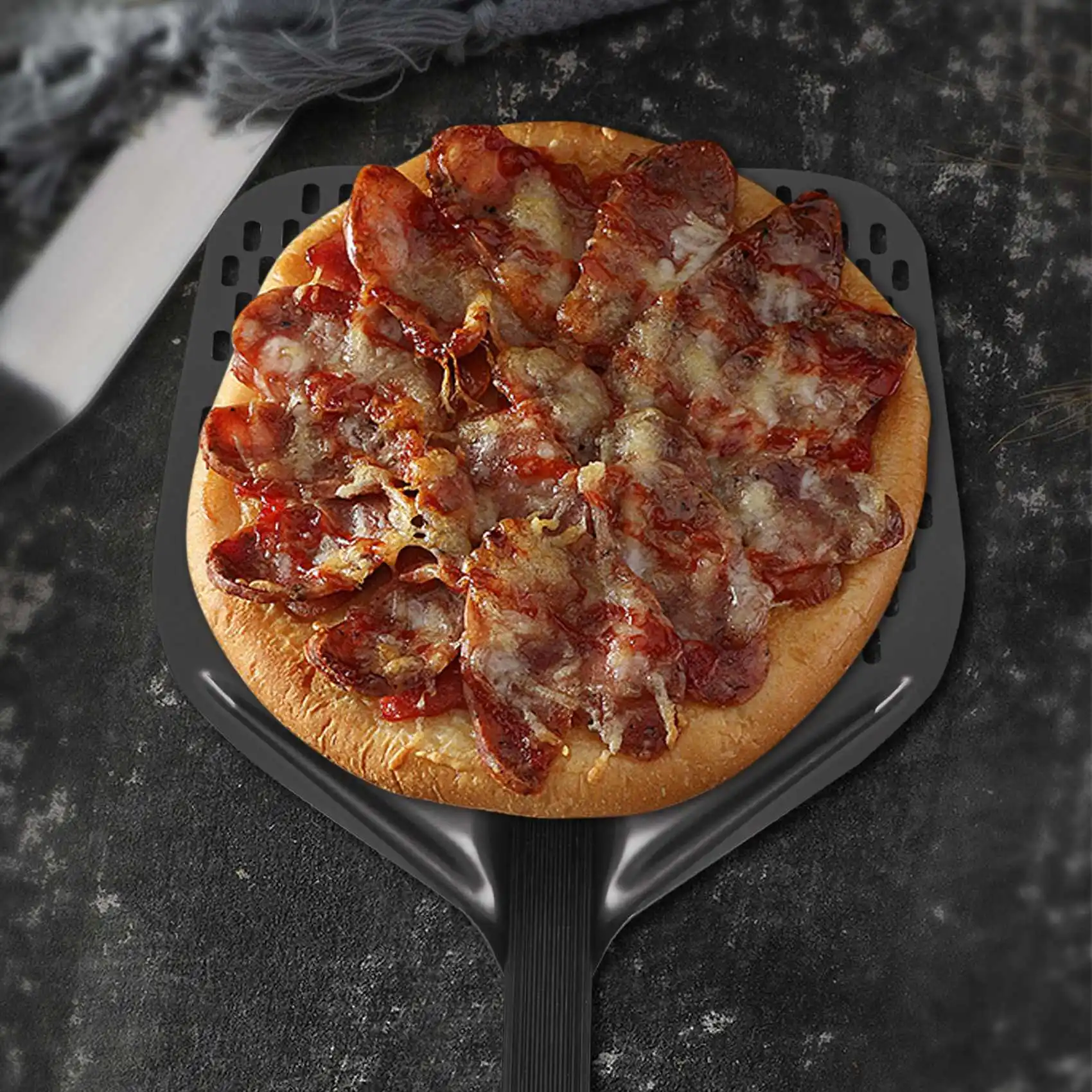 

A29M-Perforated Pizza Peel, 12 Inch Rectangular Pizza Peel Turning Pizza Peel Pizza Shovel For Baking Homemade Pizzas