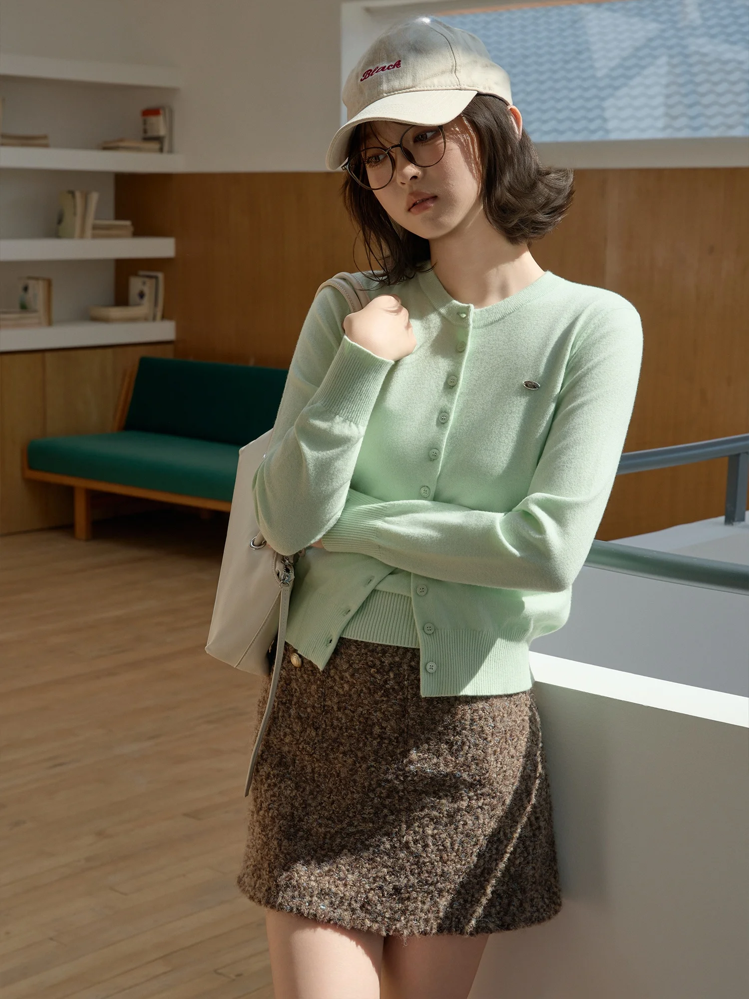 

Классический корейский вязаный кардиган и топ-майка: комплект из двух предметов для женщин, создающий ощущение роскоши, повседневный свободный крой