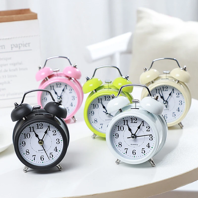 Reloj despertador Retro Súper ruidoso, luz de noche pequeña para dormitorio, reloj de cabecera para estudiantes, adorno de escritorio, decoración del hogar