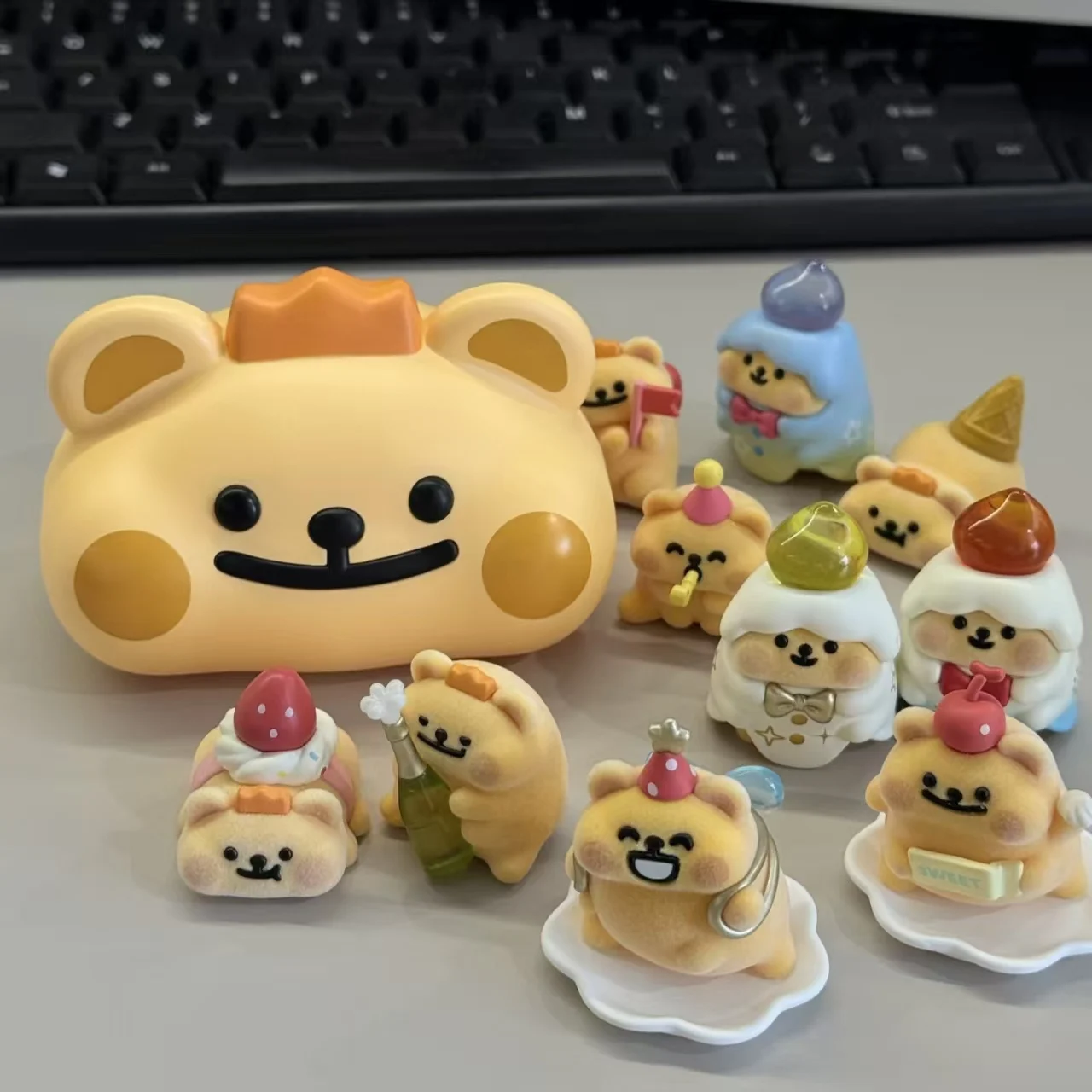 

Original Mini Figurines New Bear Bug Sweet Party Series Fluffy Bear Head Cute Desktop Screen Ornaments Perfect Gift For Friends