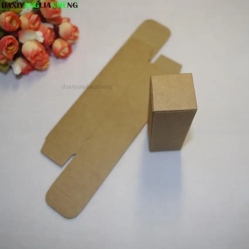 100pcs 2.6x2.6x8.7cm Kraft Paper Box DIY Lipstick Perfume Essential Oil Bottle Packaging Boxes GIFT PARTY FAVOR Package