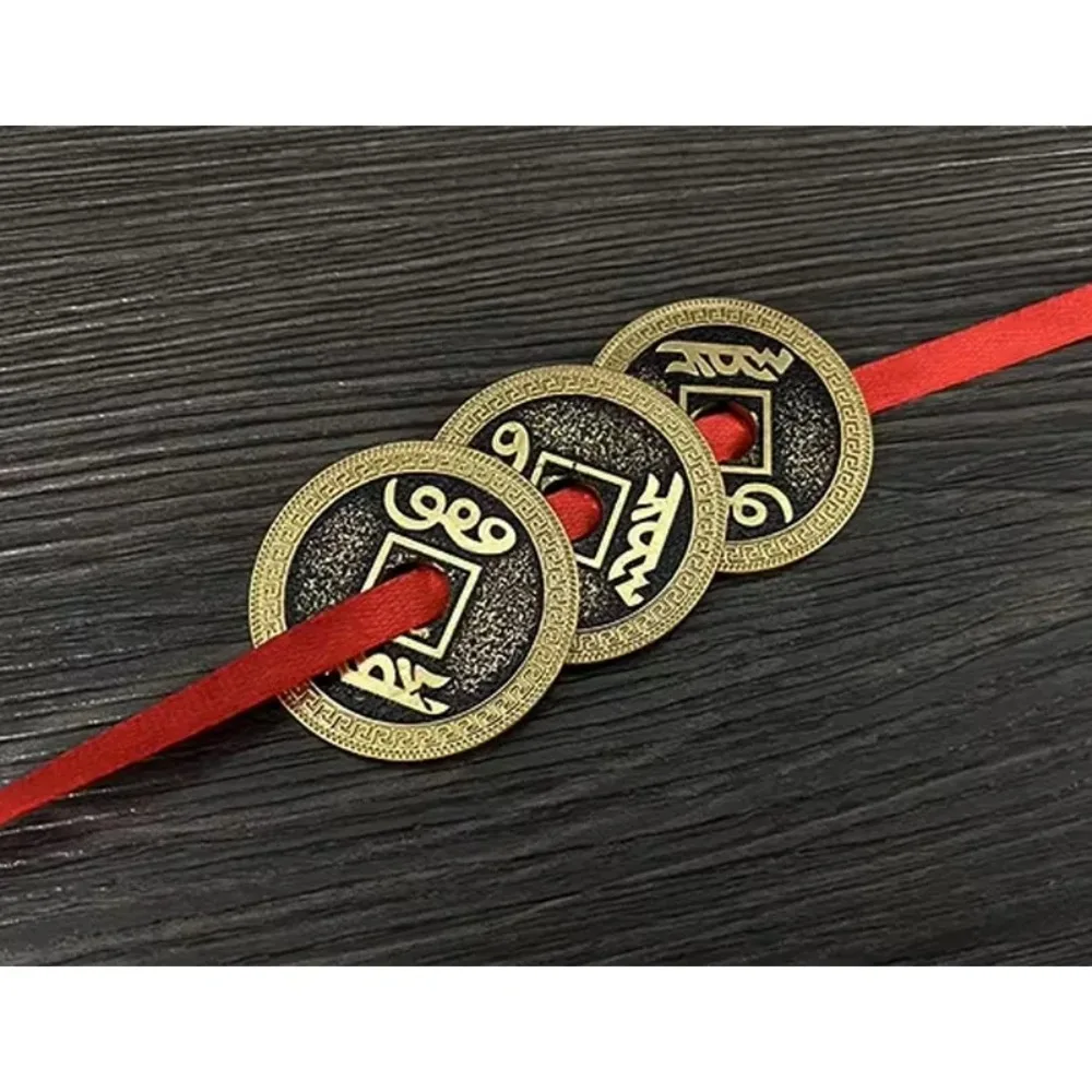 Chinese Coins and Ribbon Magic Tricks Three Coins Penetrate On / Off Ribbon Magia Magiciain Close Up Illusions Gimmick Props