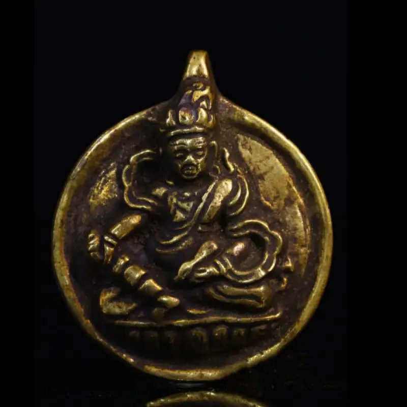 The Yellow God of Wealth Was Carved On The Early Copper Tire