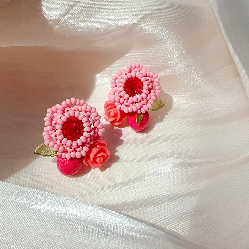Kolczyki sztyfty z różą w kształcie serca w stylu boho — zdjęcie 5