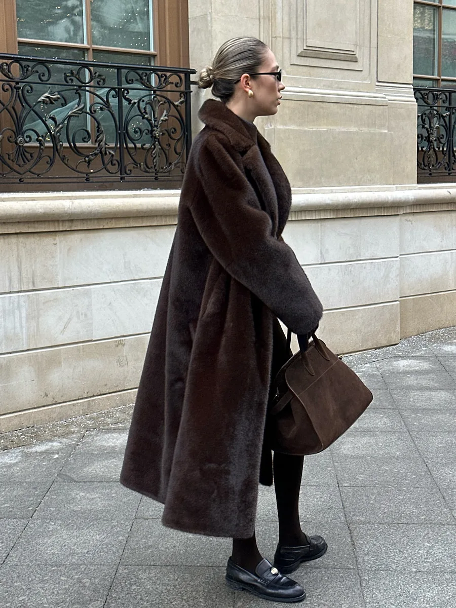 فو الفراء النسيج معاطف المرأة العصرية غير النظامية الزفاف الأم الشرير فلوي منقطة لطيف كامل قابل للتعديل بلاكيت شرابات مبطن