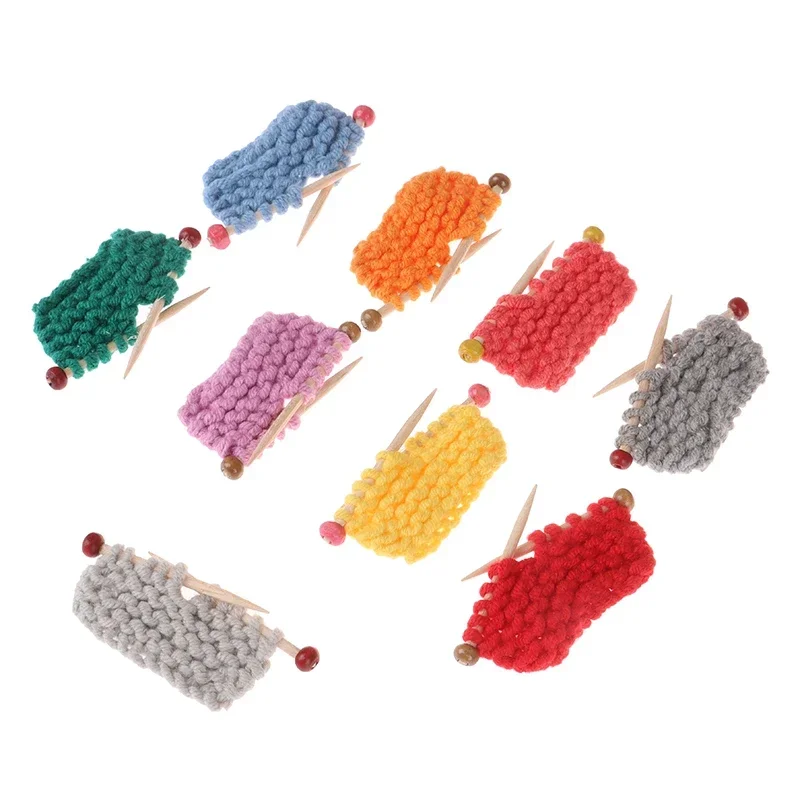 Suéter de punto en miniatura para casa de muñecas, modelo de muebles, accesorios para decoración de casa de muñecas, juguetes para juego de imitación, regalo, 1:12