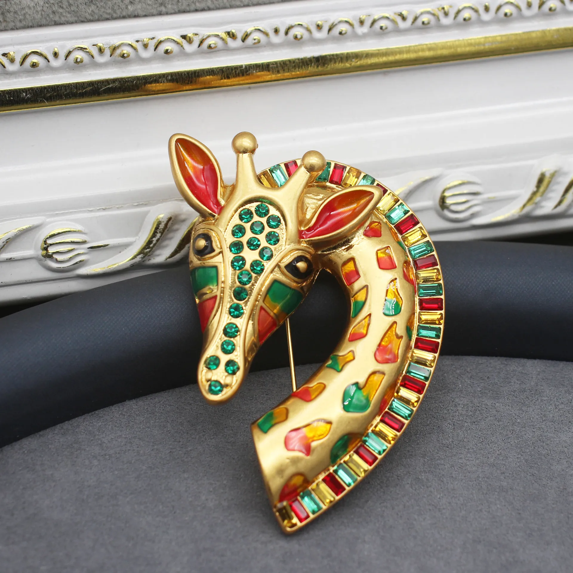 

Винтажная брошь в стиле ретро, красочная эмалированная брошь в виде жирафа, рождественский подарок