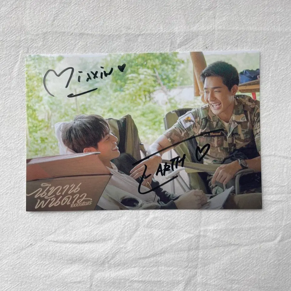 Earthmix's thai star autographed photo not printed, giving gifts to friends and classmates thai star