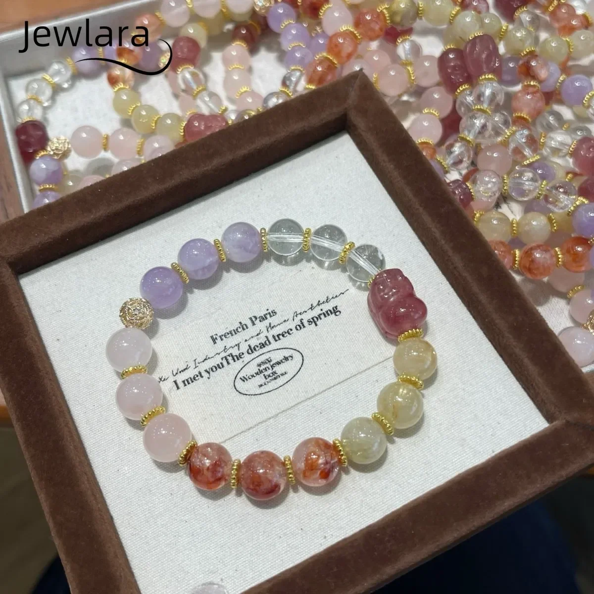 

Ювелирные изделия JEWLARA: Браслет с натуральным красным цветком из смолы, светлыми волосами, белыми кристаллами, аметистом и множеством камней, универсальный дизайн Pixiu