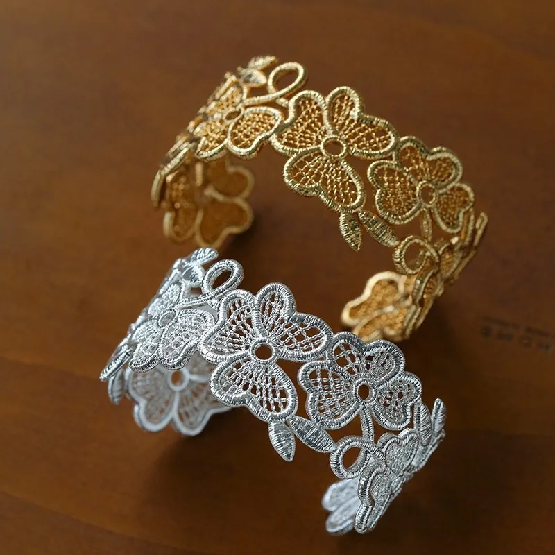

Новые дизайнерские роскошные позолоченные полые кружевные цветочные женские браслеты, модные элитные свадебные аксессуары, браслет для женщин