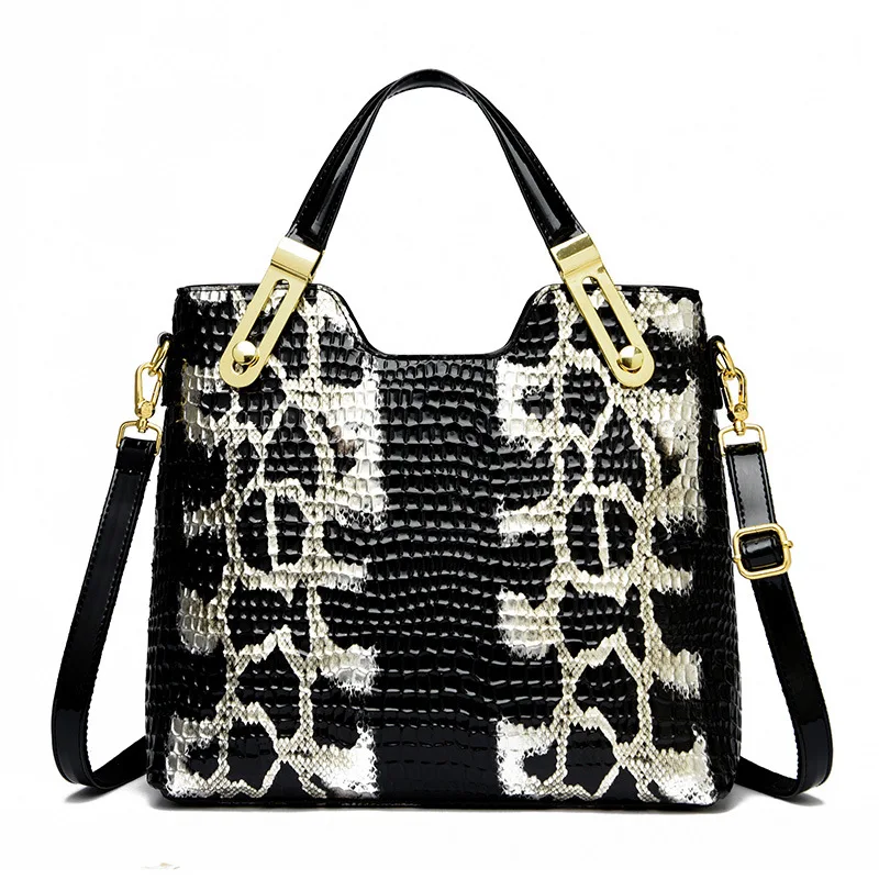 Crocodile Pattern Soft Leather Handbag 2023 New Women's Middle aged Mom Crossbody Bag Versatile snake Printed Shoulder Bag sac