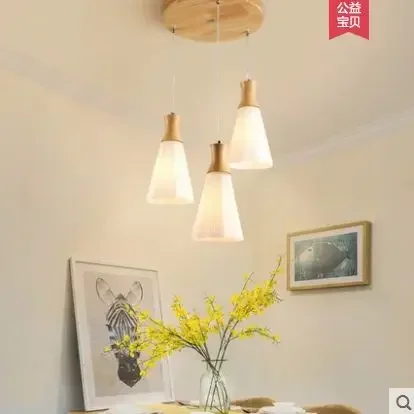 Lampadario nordico sala da pranzo in legno tavolo da pranzo moderno e minimalista Piccolo lampadario da ristorante giapponese a tre teste a testa singola