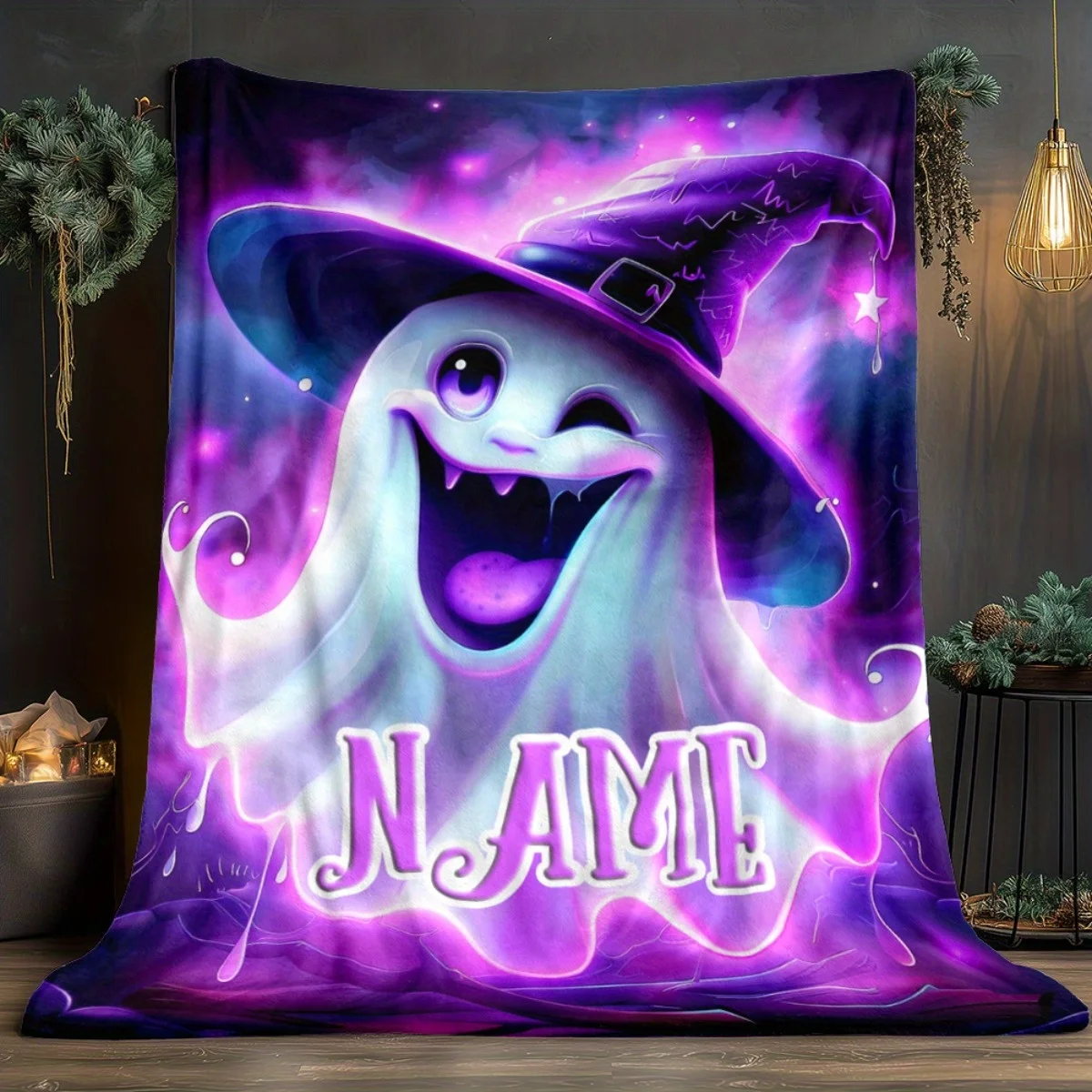 Lila Geister-Fleecedecke mit individuellem Namen, geeignet für Sofa, Bett, Halloween, Geburtstag, Kinder, Freunde, Geschenke.