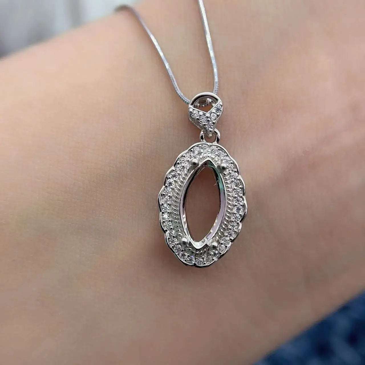 

MeiBaPJ Inlay Horse Eye Gourd 5*12mm S925 Sterling Silver DIY Empty Pendant Full of Diamonds Light Luxury and Versatile Jewelry