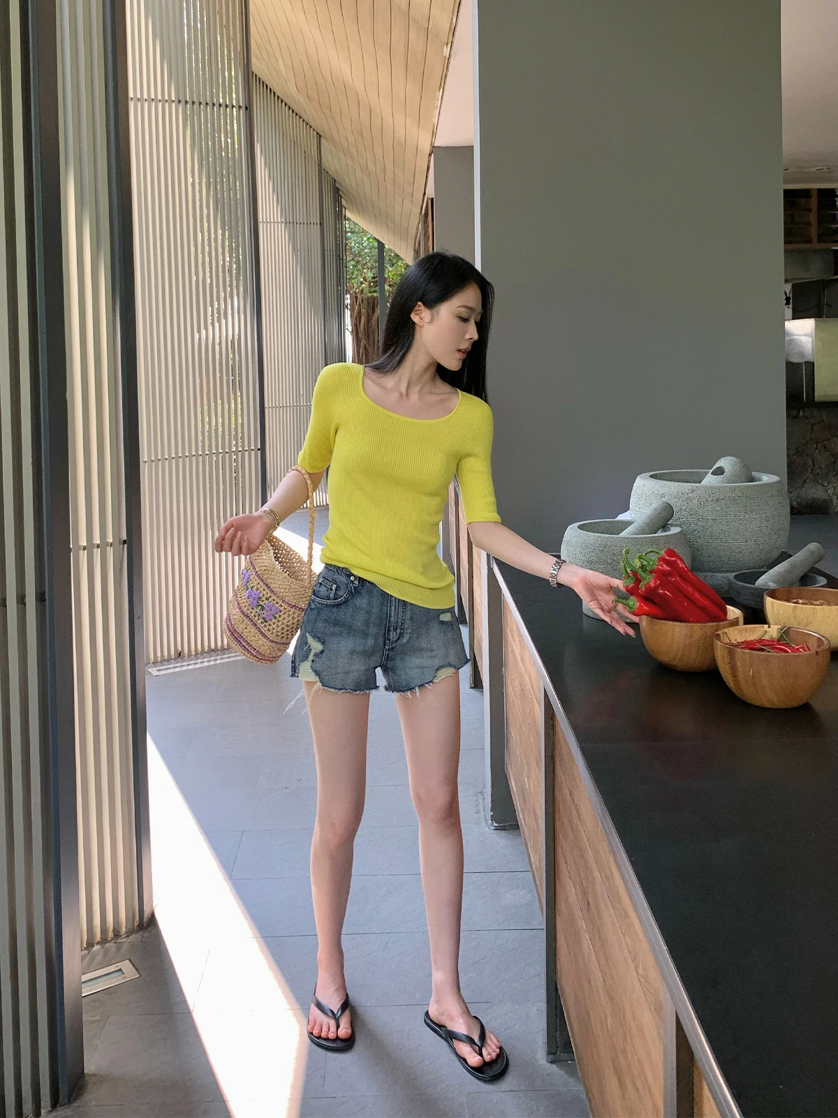 

ZhouMiao Sl One-Piece Texture Knitted ort Sve Casual Square Collar Slim Fit Women's T-irt Summer Wear