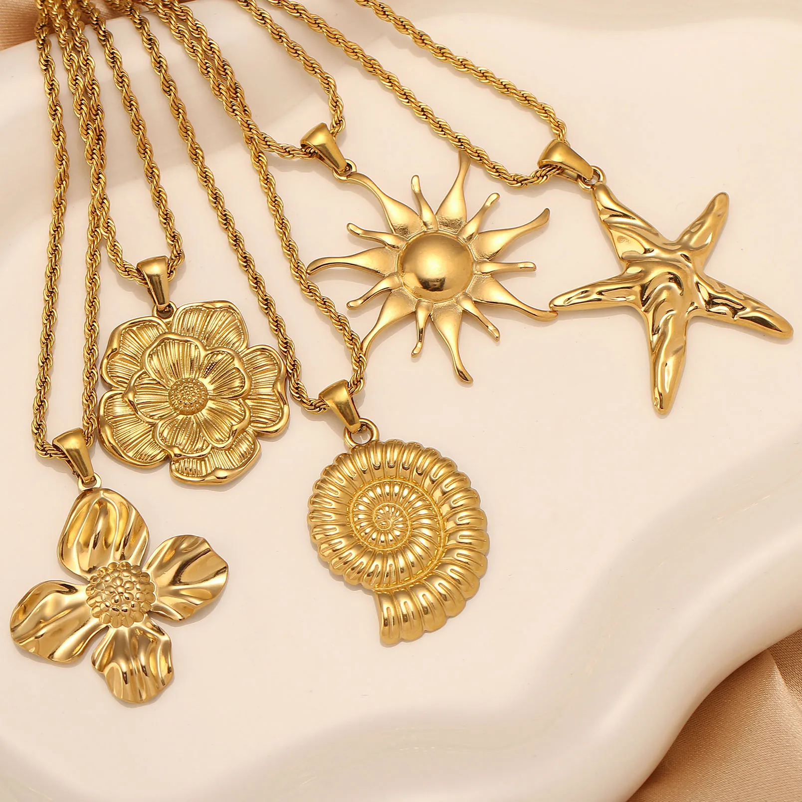 DOOYIO Starfish/Flower/Sun/Shell Pendant Necklace 18K Gold PVD Plated Stainless Steel Women Twisted Chains Necklaces Jewelry New