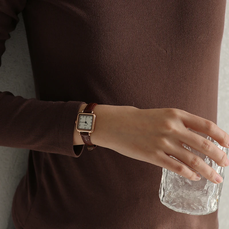 New Women'S WatchStudent StyleVintage And Artistic Design, Leather Strap, Simple And Elegant, Small Square-Shaped Ladies' Watch.