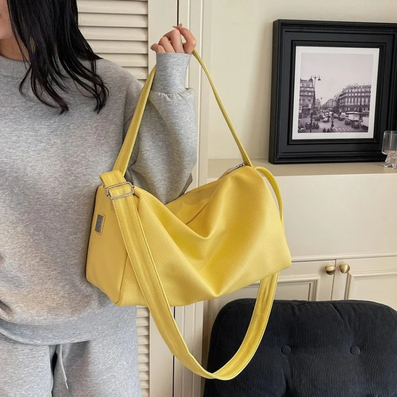 

Fashionable Leather Tote Bag For Women By Famous Designer Luxury Brand Classic Elegant With Multiple Pockets