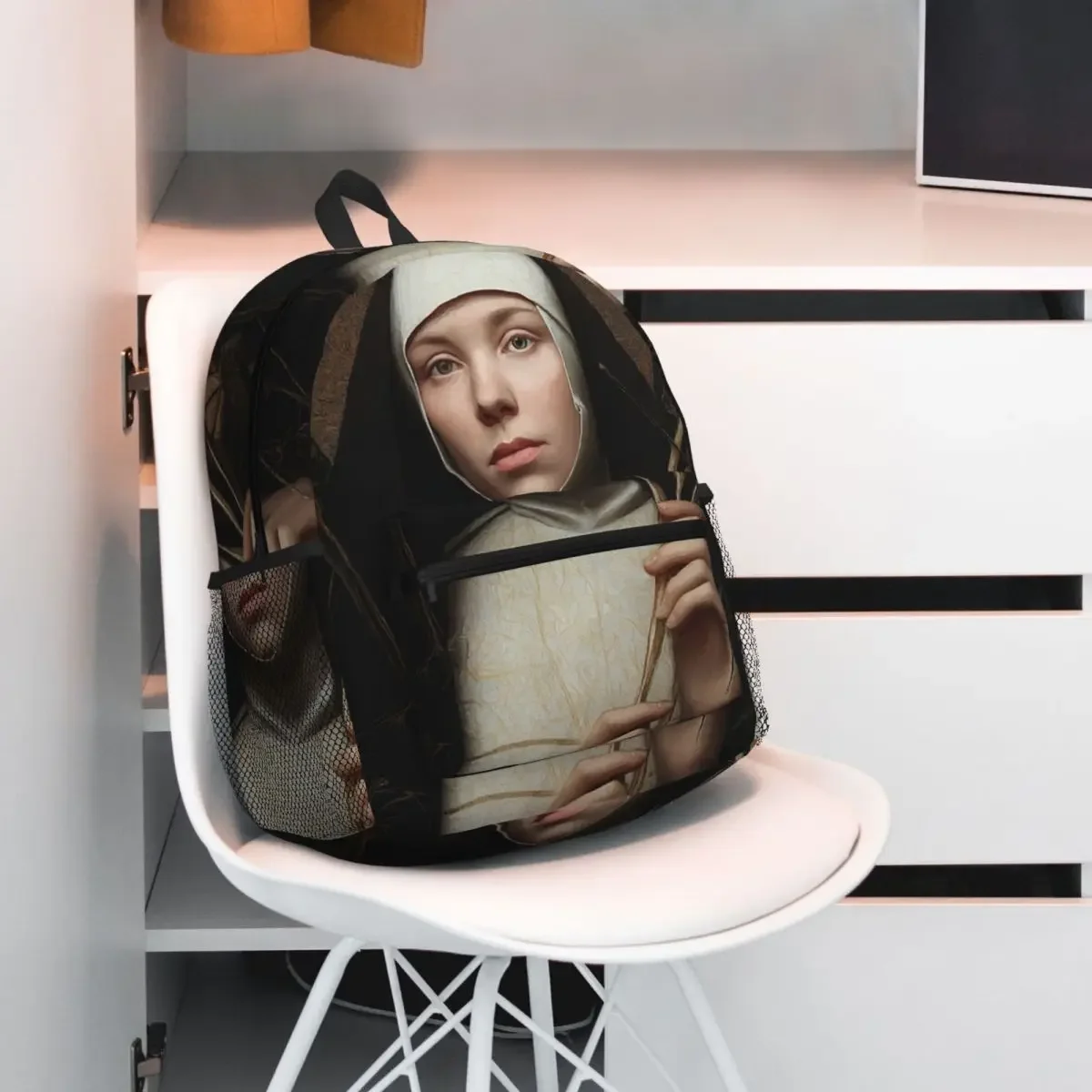 حقيبة ظهر Serene Nun Portrait Daypack ذات سعة كبيرة للأطفال حقيبة كتب مدرسية حقائب كتف للرجال والنساء #1