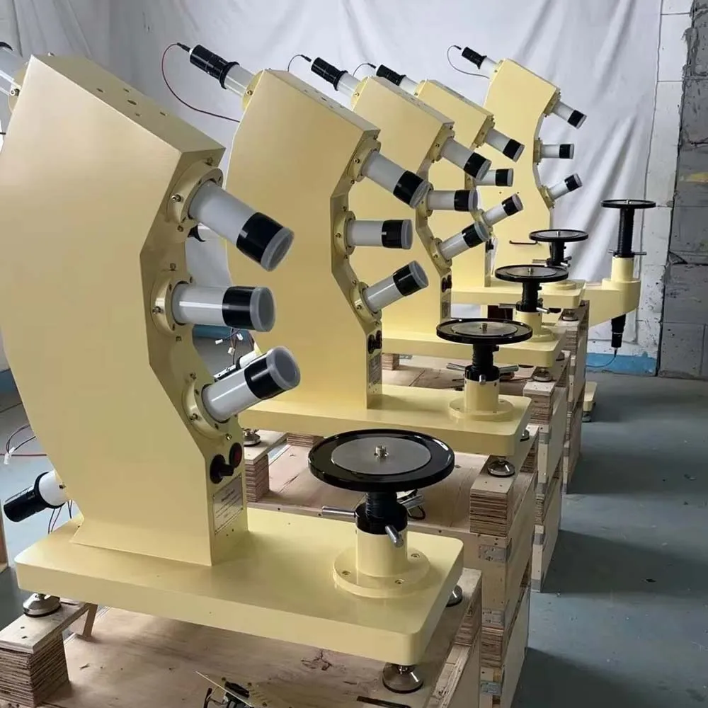 Stół kalibracyjny F550-3T, poziomy kolimator kalibracyjny, stojący na podłodze z rurą zenitową, używany do kalibracji instrumentów.