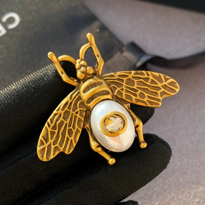 Vintage Honeybee Metal Bag Pearl Decoration Brooch For Women With High-end Feel Niche Palace Style Jewelry For DIY Accessories