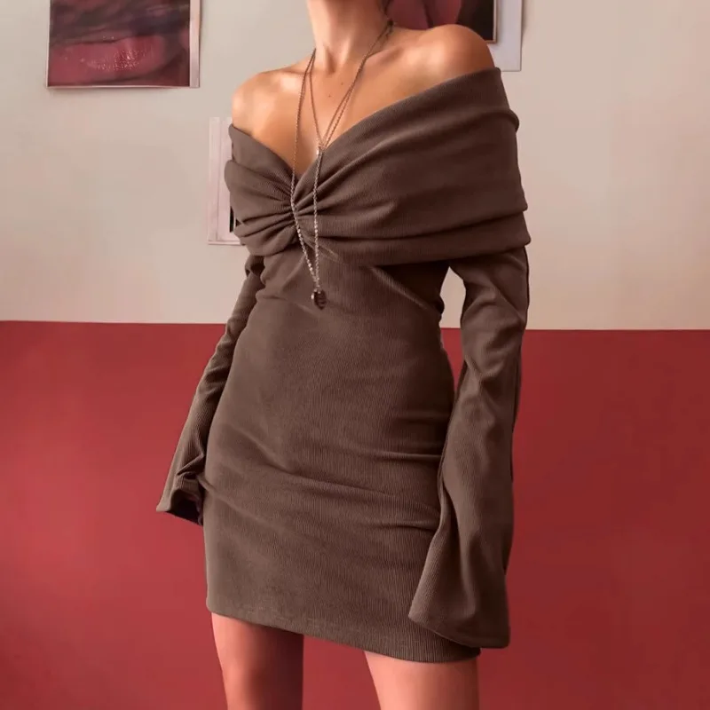 

American Fashion Off Shoulder Brown V-neck Knitted Dress for Women in Autumn and Winter Waist Cinched A-line Short Skirt