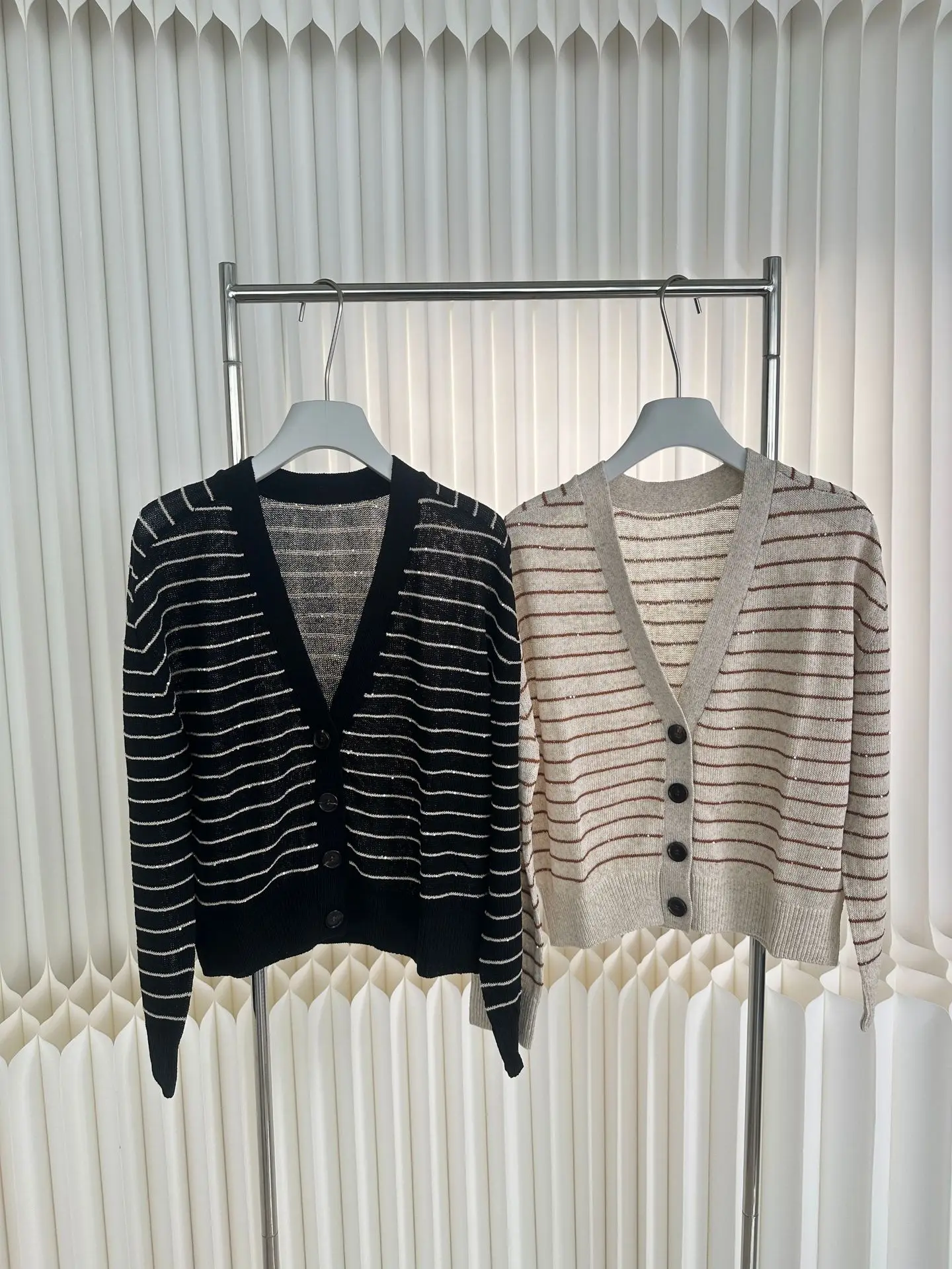 2024 Spring Ladies New V-Neck Linen Beaded Striped Knitted Cardigan Loose Fashion Commuter Long Sleeve Jacket