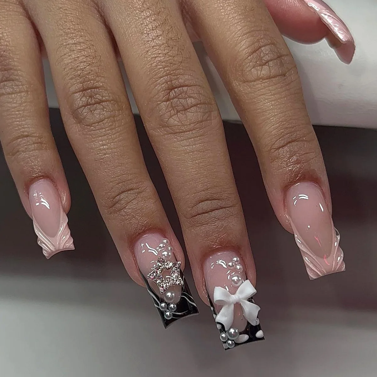 24 Uds. De puntas de uñas postizas cuadradas francesas de longitud media con diseño de perlas y lazo, uñas postizas usables con diamantes de imitación y estrellas, arte para uñas